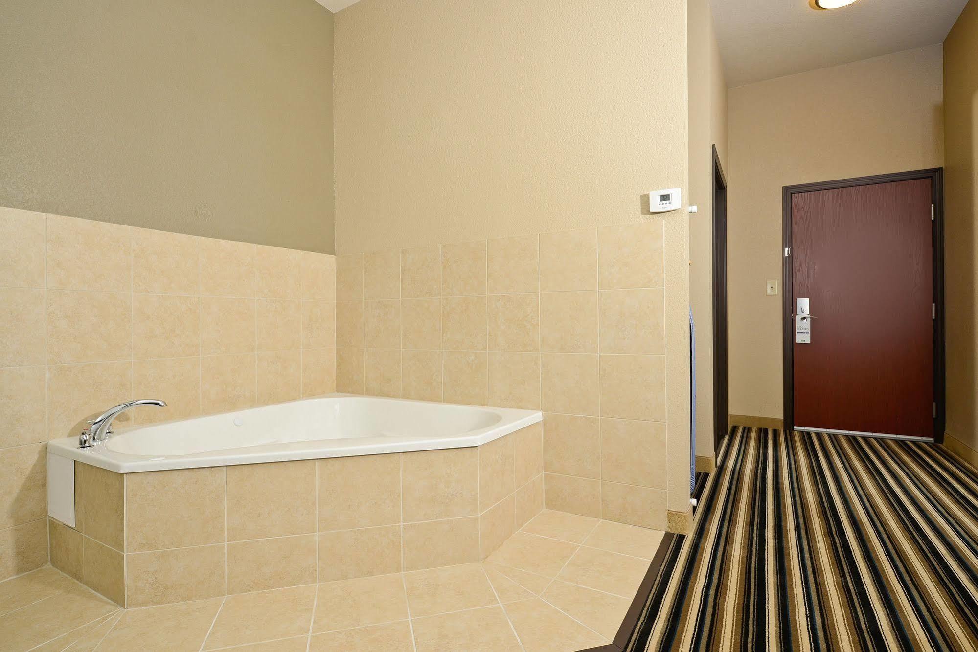 Holiday Inn Express & Suites Forrest City By Ihg Exterior photo